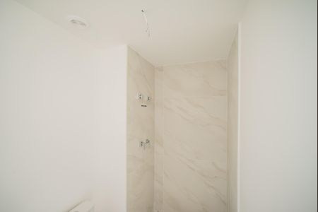 Apartamento à venda com 65m², 2 quartos e 1 vaga Apartamento à venda com 65m², 2 quartos e 1 vagaBanheiro da Suíte