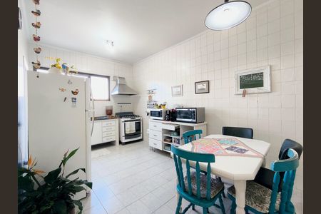 Apartamento à venda com 157m², 3 quartos e 2 vagas Apartamento à venda com 157m², 3 quartos e 2 vagasCozinha