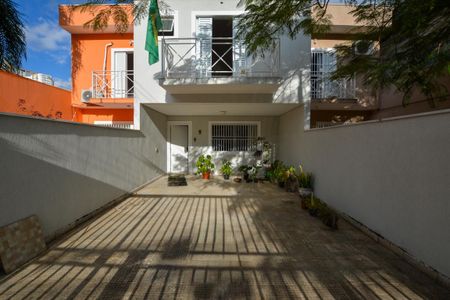 QUINTAL / GARAGEM de casa à venda com 3 quartos, 220m² em Jardim das Vertentes, São Paulo