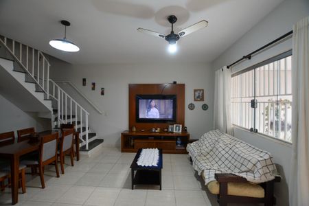 SALA de casa à venda com 3 quartos, 220m² em Jardim das Vertentes, São Paulo