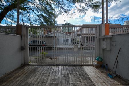 QUINTAL / GARAGEM de casa à venda com 3 quartos, 220m² em Jardim das Vertentes, São Paulo
