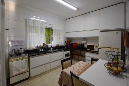 COZINHA de casa à venda com 3 quartos, 220m² em Jardim das Vertentes, São Paulo