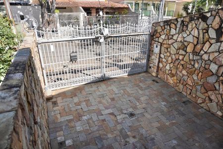 Garagem  de casa à venda com 5 quartos, 240m² em Santa Amelia, Belo Horizonte