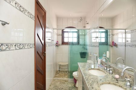 Suíte 1 - Banheiro  de casa à venda com 5 quartos, 240m² em Santa Amelia, Belo Horizonte