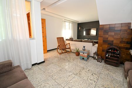 Casa para alugar com 361m², 3 quartos e 3 vagas Casa para alugar com 361m², 3 quartos e 3 vagasSala