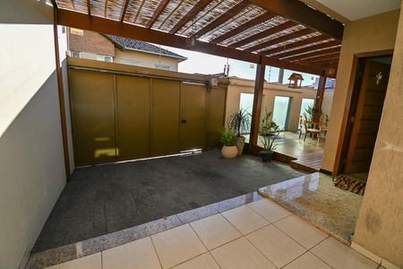 Casa para alugar com 361m², 3 quartos e 3 vagas Casa para alugar com 361m², 3 quartos e 3 vagasGaragem