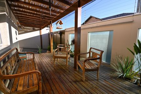 Casa para alugar com 361m², 3 quartos e 3 vagas Casa para alugar com 361m², 3 quartos e 3 vagasVaranda