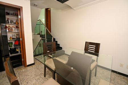 Casa para alugar com 361m², 3 quartos e 3 vagas Casa para alugar com 361m², 3 quartos e 3 vagasCopa