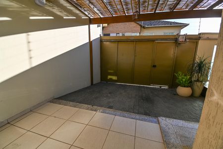 Casa para alugar com 361m², 3 quartos e 3 vagas Casa para alugar com 361m², 3 quartos e 3 vagasGaragem