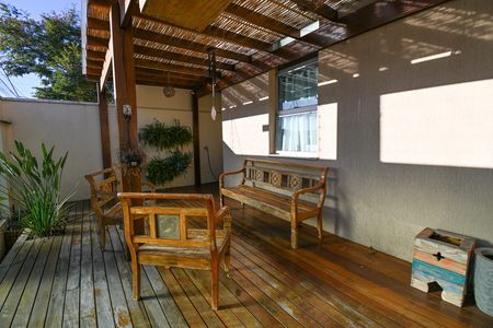 Casa para alugar com 361m², 3 quartos e 3 vagas Casa para alugar com 361m², 3 quartos e 3 vagasVaranda
