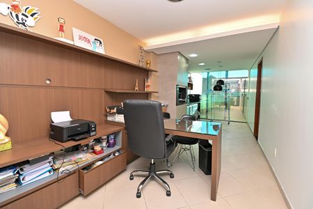 Casa para alugar com 361m², 3 quartos e 3 vagas Casa para alugar com 361m², 3 quartos e 3 vagasEscritório