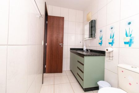 Casa à venda com 195m², 3 quartos e 2 vagas Casa à venda com 195m², 3 quartos e 2 vagasBanheiro Social