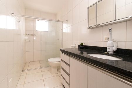 Casa à venda com 195m², 3 quartos e 2 vagas Casa à venda com 195m², 3 quartos e 2 vagasBanheiro da Suíte
