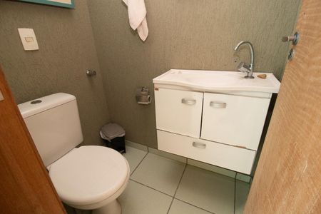 Casa à venda com 195m², 3 quartos e 2 vagas Casa à venda com 195m², 3 quartos e 2 vagasBanheiro de serviço