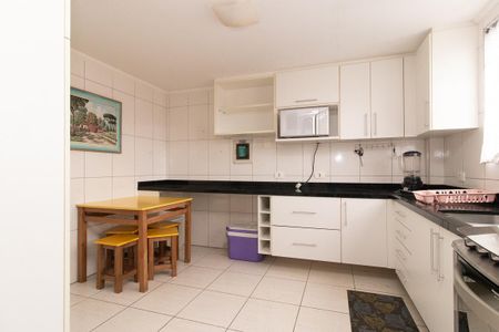Casa à venda com 195m², 3 quartos e 2 vagas Casa à venda com 195m², 3 quartos e 2 vagasCozinha - Armários
