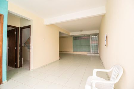 Casa à venda com 195m², 3 quartos e 2 vagas Casa à venda com 195m², 3 quartos e 2 vagasÁrea comum