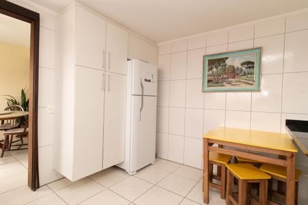 Casa à venda com 195m², 3 quartos e 2 vagas Casa à venda com 195m², 3 quartos e 2 vagasCozinha - Armários