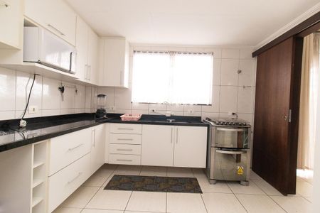 Casa à venda com 195m², 3 quartos e 2 vagas Casa à venda com 195m², 3 quartos e 2 vagasCozinha - Armários