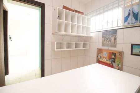 Casa à venda com 195m², 3 quartos e 2 vagas Casa à venda com 195m², 3 quartos e 2 vagasEscritório