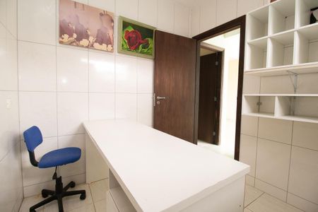 Casa à venda com 195m², 3 quartos e 2 vagas Casa à venda com 195m², 3 quartos e 2 vagasEscritório