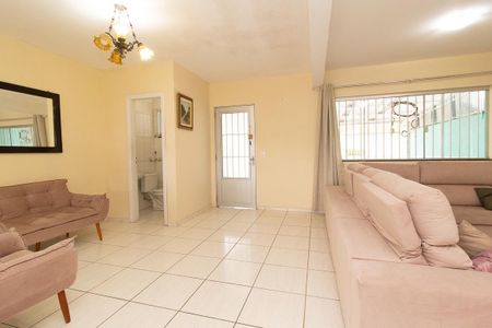 Casa à venda com 195m², 3 quartos e 2 vagas Casa à venda com 195m², 3 quartos e 2 vagasSala