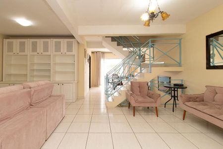 Casa à venda com 195m², 3 quartos e 2 vagas Casa à venda com 195m², 3 quartos e 2 vagasSala