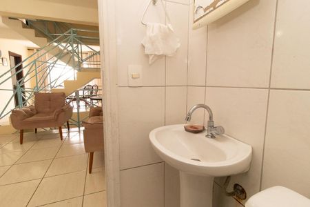 Casa à venda com 195m², 3 quartos e 2 vagas Casa à venda com 195m², 3 quartos e 2 vagasLavabo