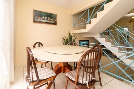Casa à venda com 195m², 3 quartos e 2 vagas Casa à venda com 195m², 3 quartos e 2 vagasSala de Jantar