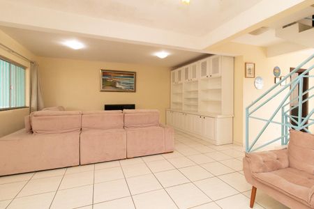 Casa à venda com 195m², 3 quartos e 2 vagas Casa à venda com 195m², 3 quartos e 2 vagasSala