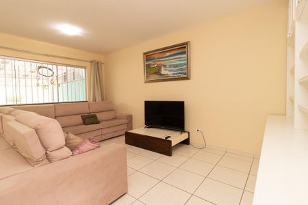 Casa à venda com 195m², 3 quartos e 2 vagas Casa à venda com 195m², 3 quartos e 2 vagasSala