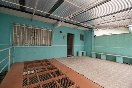 Casa à venda com 195m², 3 quartos e 2 vagas Casa à venda com 195m², 3 quartos e 2 vagasFachada