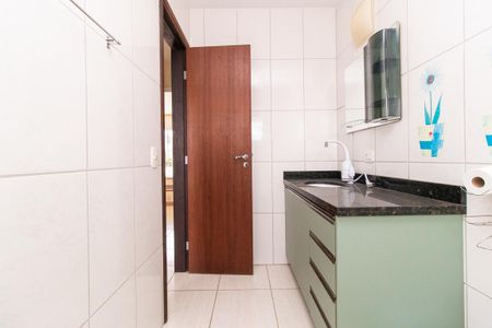 Casa à venda com 195m², 3 quartos e 2 vagas Casa à venda com 195m², 3 quartos e 2 vagasBanheiro Social