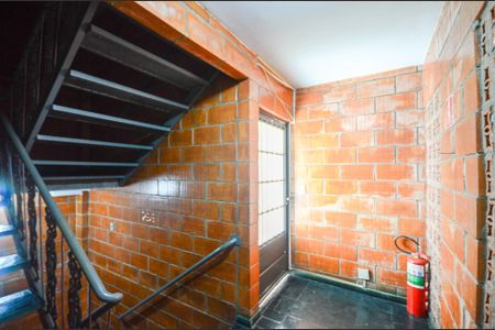 Apartamento à venda com 62m², 2 quartos e 1 vagaEscada