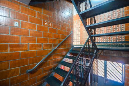 Apartamento à venda com 62m², 2 quartos e 1 vagaEscada
