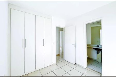 Quarto de apartamento à venda com 3 quartos, 68m² em Vila Amaral, Belo Horizonte