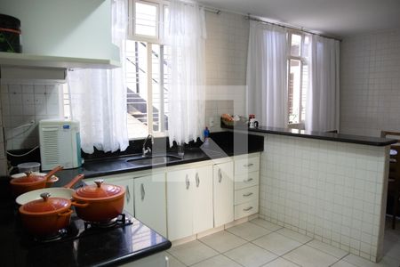 Casa à venda com 240m², 4 quartos e 3 vagas