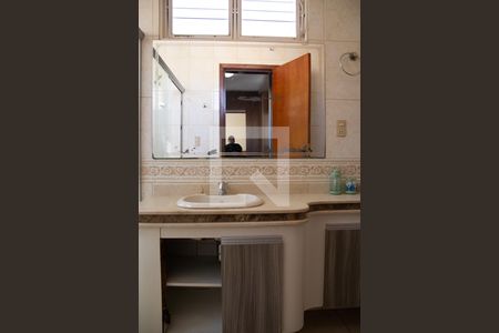 Casa à venda com 240m², 4 quartos e 3 vagas