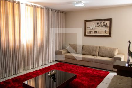 Casa à venda com 240m², 4 quartos e 3 vagas