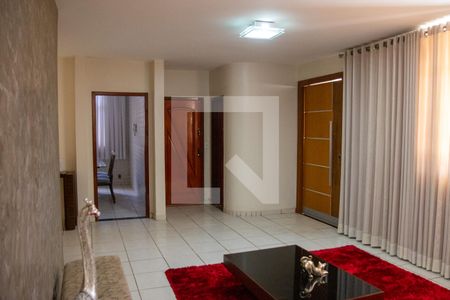 Casa à venda com 240m², 4 quartos e 3 vagas