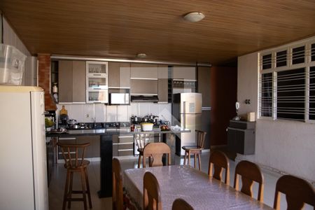 Casa à venda com 240m², 4 quartos e 3 vagas
