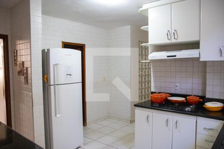 Casa à venda com 4 quartos, 240m² em Jardim Novo Mundo, Goiânia