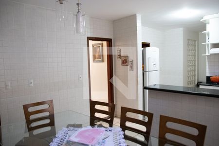 Casa à venda com 240m², 4 quartos e 3 vagas