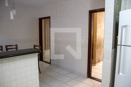 Casa à venda com 240m², 4 quartos e 3 vagas