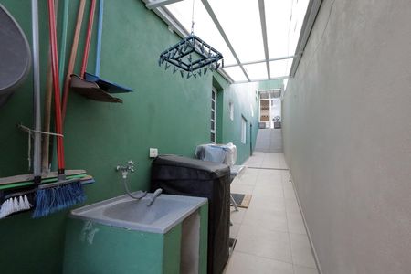 Casa à venda com 150m², 3 quartos e 2 vagas Casa à venda com 150m², 3 quartos e 2 vagasCorredor