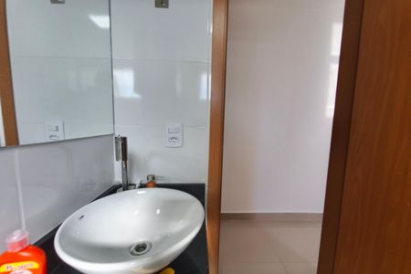 Banheiro de apartamento para alugar com 2 quartos, 44m² em Parque Industrial, Campinas