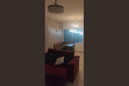 Sala de casa para alugar com 3 quartos, 80m² em Condomínio Porto Seguro, Rio das Ostras