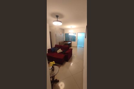 Sala de casa para alugar com 3 quartos, 80m² em Condomínio Porto Seguro, Rio das Ostras
