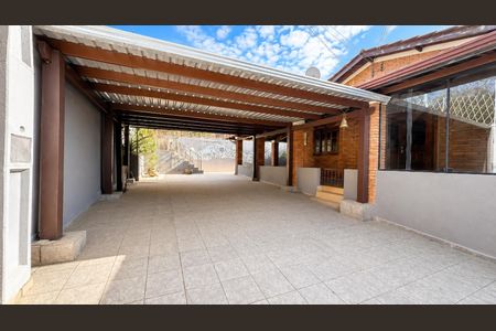 Garagem de casa à venda com 3 quartos, 380m² em Recanto dos Dourados, Campinas