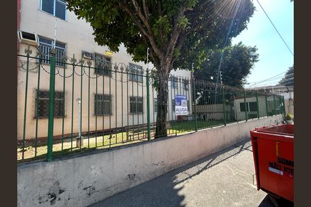 Fachada + placa de apartamento para alugar com 3 quartos, 65m² em Campinho, Rio de Janeiro