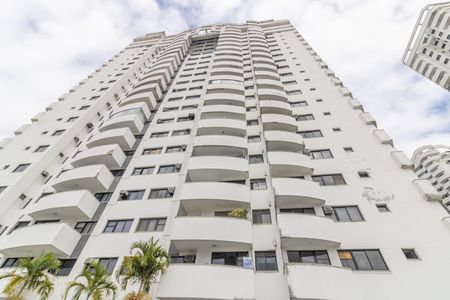 Apartamento para alugar com 74m², 2 quartos e 1 vaga Apartamento para alugar com 74m², 2 quartos e 1 vagaFachada